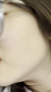 指交眼镜骚比母狗，表情销魂